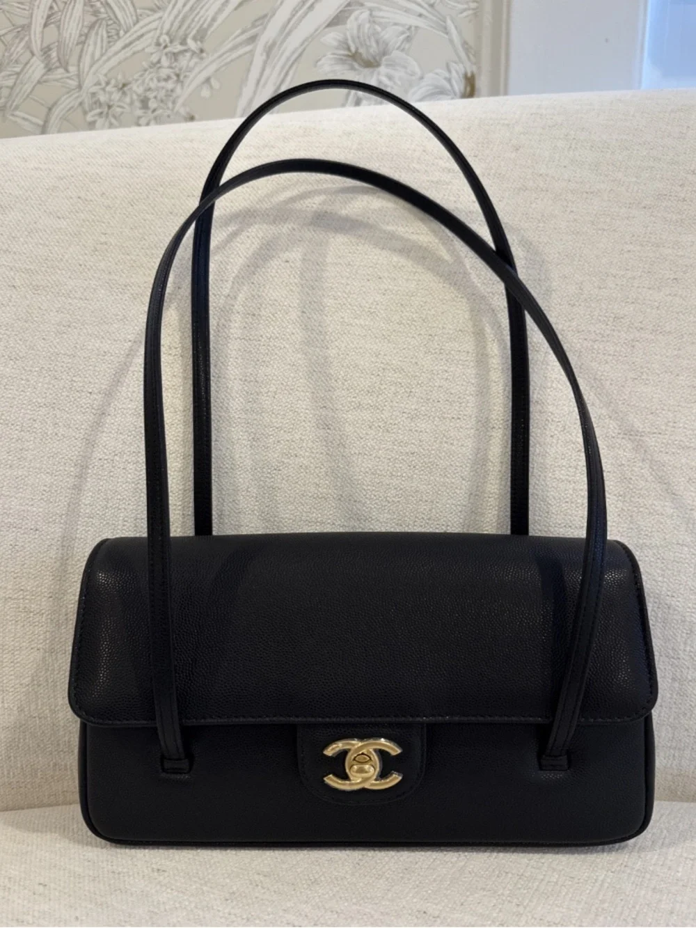 CHANEL Black Shiny Caviar Shoulder Bag with Gold CC